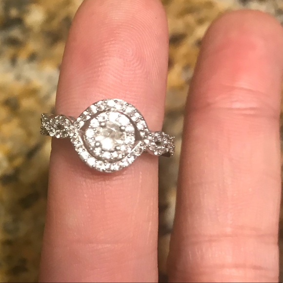 Macy's 14K White Gold White Engagement Rin… - Picture 4 of 8